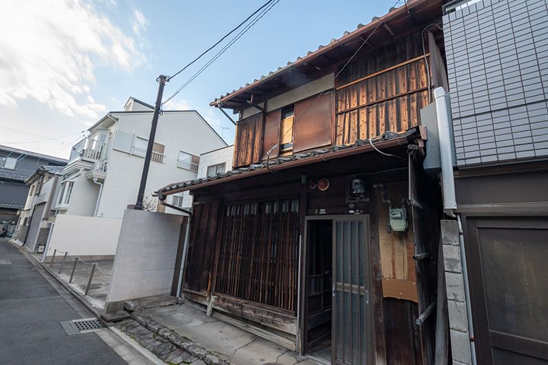Unrenovated 1912 Kyoto Machiya Near Nijo Castle for Sale - Thumbnail 3