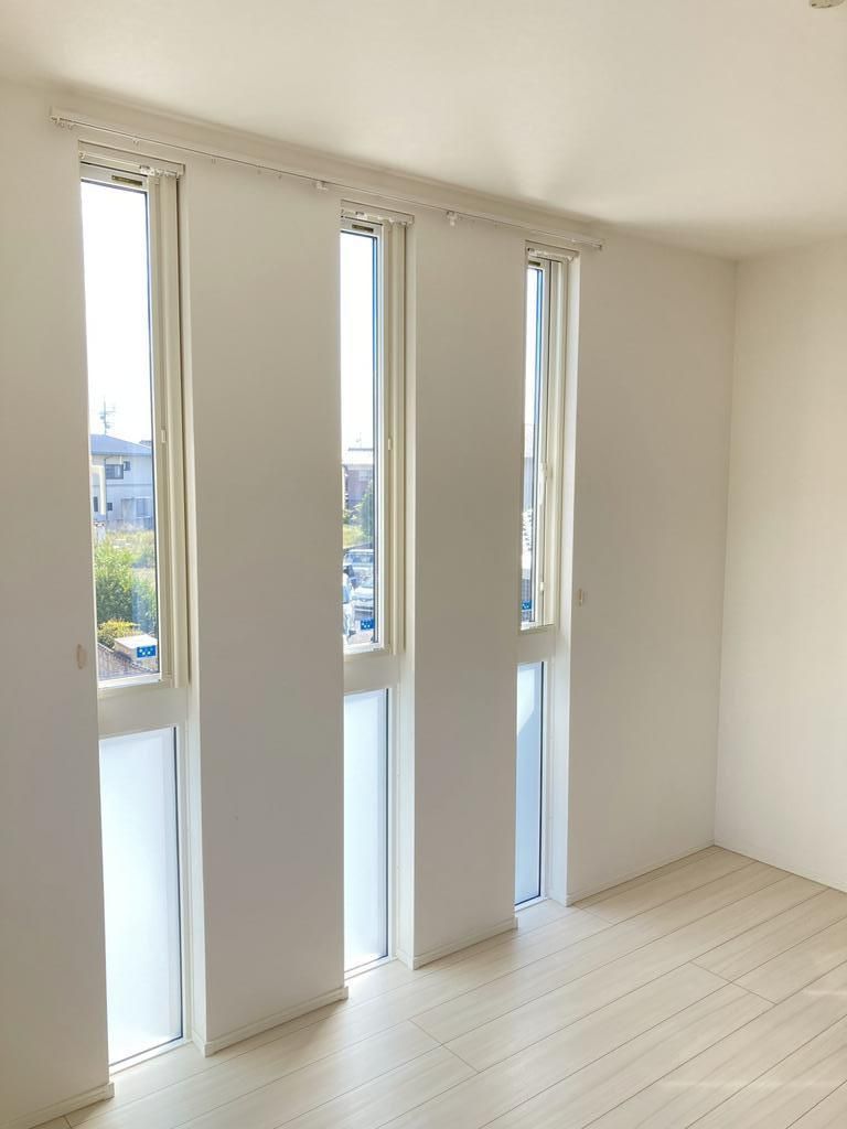 Modern 3-Bedroom House in Kurashiki with Solar Panels - Thumbnail 3