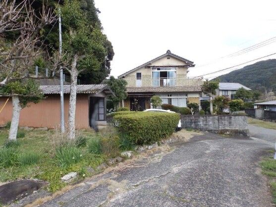 Imari City Wooden House with Forest and Field Land for Sale - Thumbnail 4