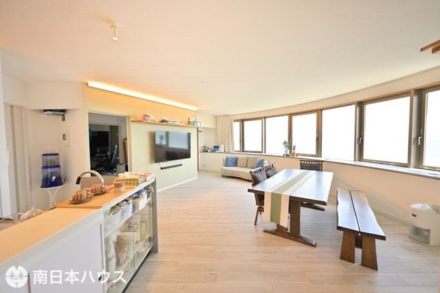 Spacious 4LDK Apartment in Kagoshima with Bay Views - Thumbnail 3