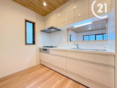 Renovated 4LDK House Near Denpo Station, Osaka — Image 3, Konohana, Osaka