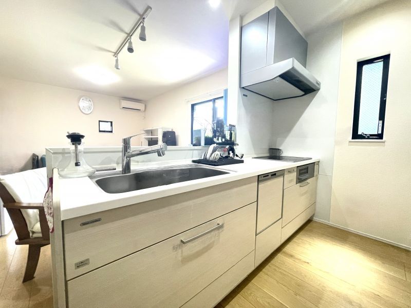 Contemporary 4LDK House in Nishio with Solar Panels - Thumbnail 2