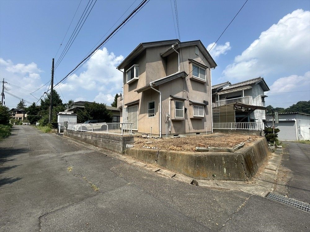 4LDK House for Sale in Tonami, Tomioka City, Gunma - Image 1