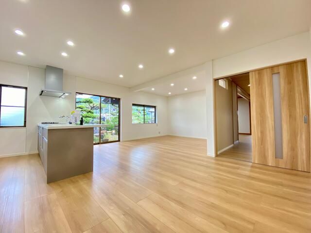 Renovated 6SLDK House in Takamatsu with Train Views - Thumbnail 4