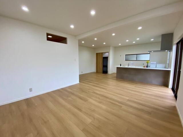 Renovated 6SLDK House in Takamatsu with Train Views - Thumbnail 3