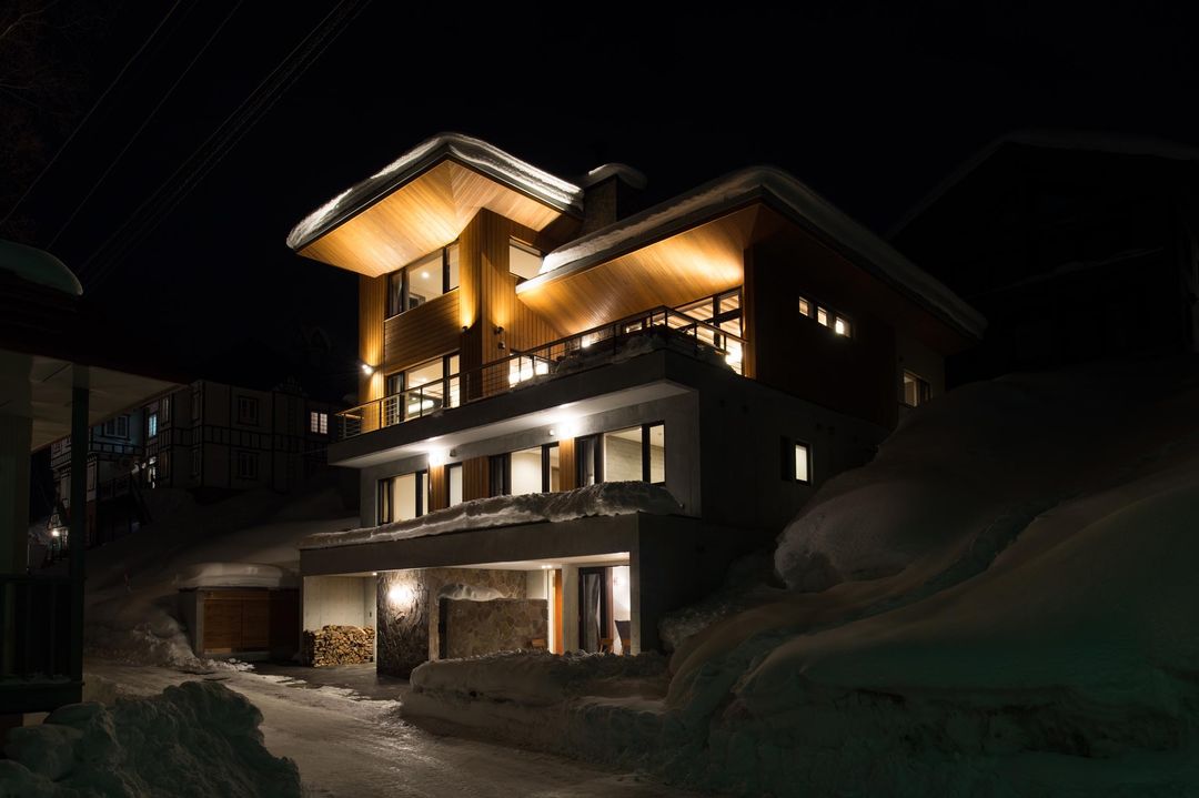 Award-Winning Hakuchōzan Ski Chalet for Sale in Niseko Hirafu - Image 1