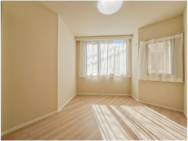Renovated 2LDK Apartment for Sale in Shinagawa, Tokyo - Thumbnail 4