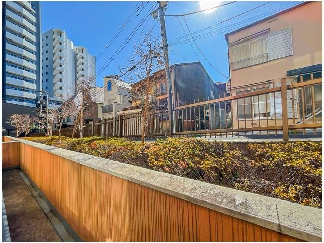 Renovated 2LDK Apartment for Sale in Shinagawa, Tokyo - Thumbnail 2