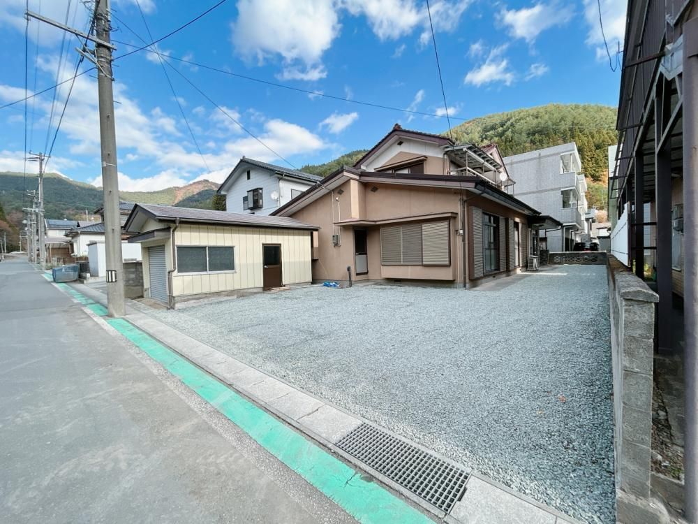 Renovated 8SLDK House in Kamaishi with 5-Car Parking & Warranties - Thumbnail 2