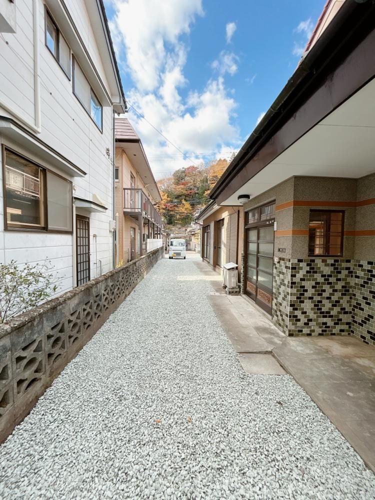 Renovated 8SLDK House in Kamaishi with 5-Car Parking & Warranties - Thumbnail 4