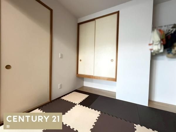 3LDK Apartment for Sale Near Wakayama Station, Wakayama - Thumbnail 2