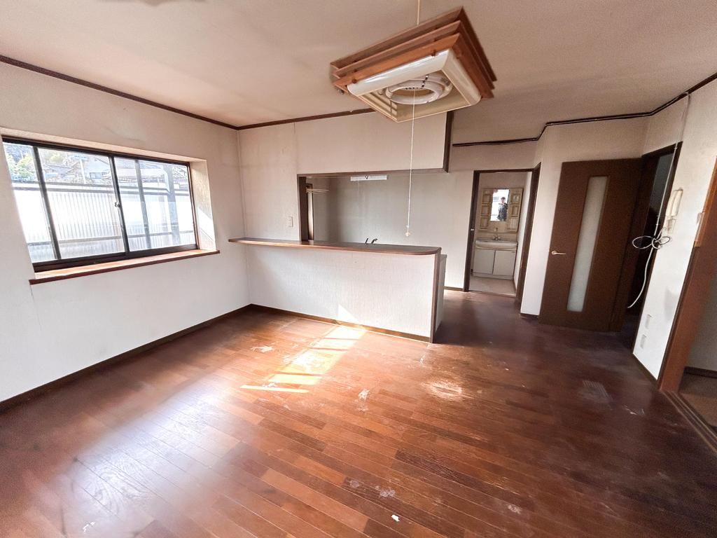 4LDK Wooden House Near Shiwauchi Station in Hiroshima - Thumbnail 4