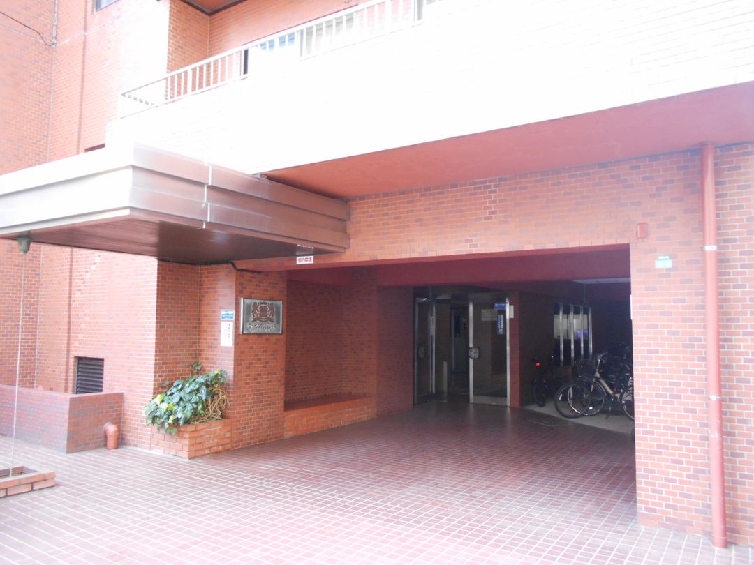 1LDK Apartment in Fukuoka with Rooftop Balcony - Thumbnail 4