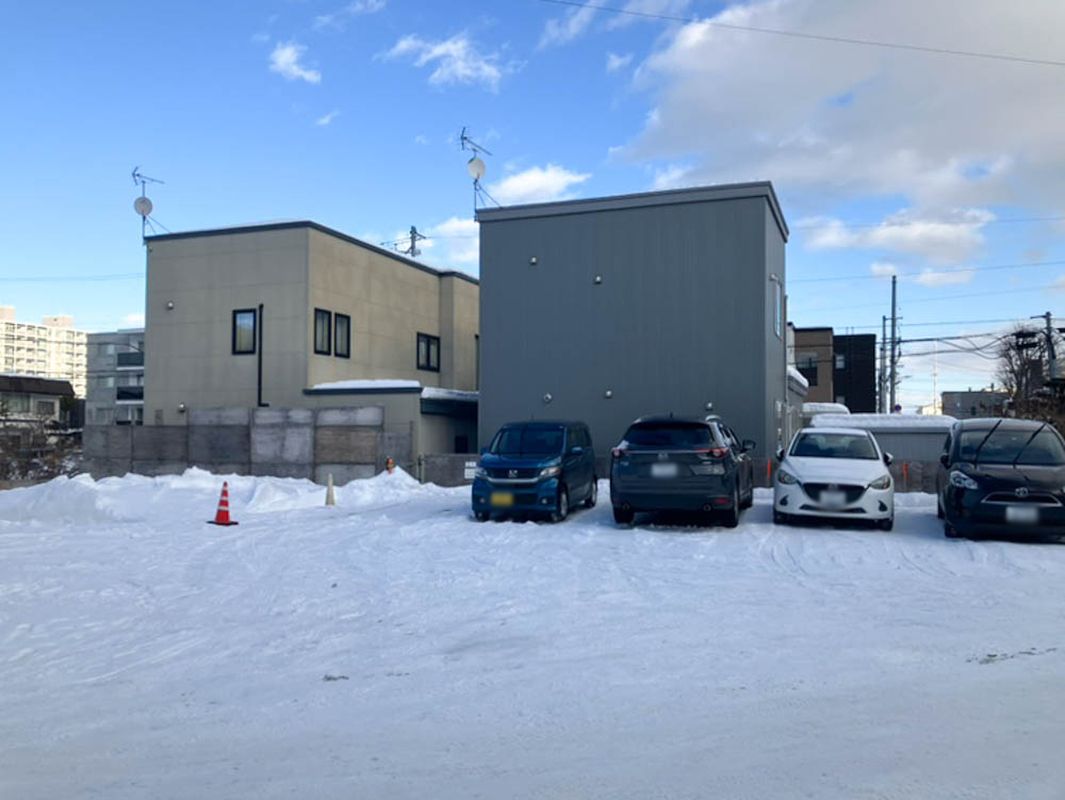 Building-Conditioned Land Plots in Sapporo Central Ward - Image 1