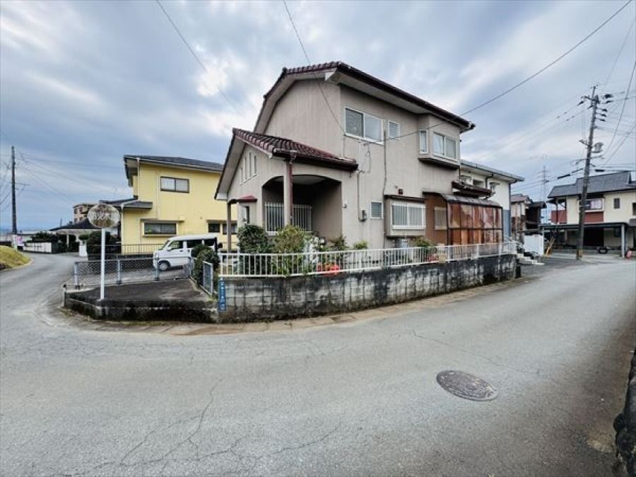 4LDK House for Sale in Kumamoto Higashi Ward with 3 Car Parking - Thumbnail 3
