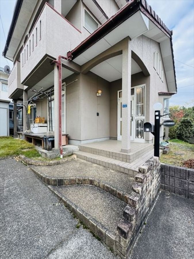 4LDK House for Sale in Kumamoto Higashi Ward with 3 Car Parking - Thumbnail 2