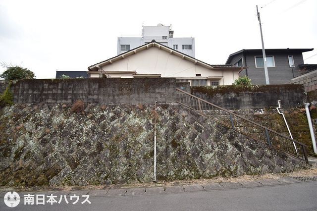 Land for Sale in Kagoshima City with Old House and Development Freedom - Thumbnail 3