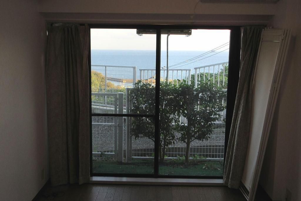 1K Apartment with Ocean Views in Itō City, Shizuoka - Image 1