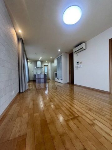 7SLDK Family Home in Miyazaki with Solar Power - Thumbnail 3