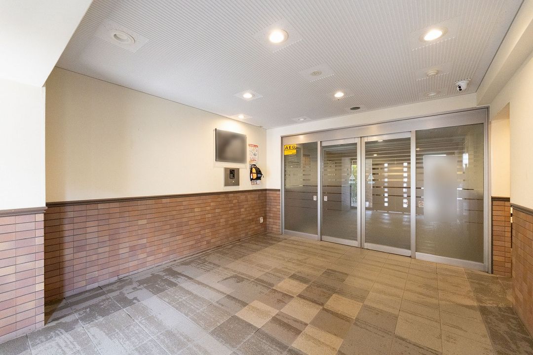 Renovated 3LDK Apartment for Sale near Nishi-Kasai Station, Tokyo - Thumbnail 2