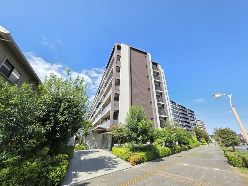 4LDK Apartment in Tsukubamirai with Balcony Views - Thumbnail 2