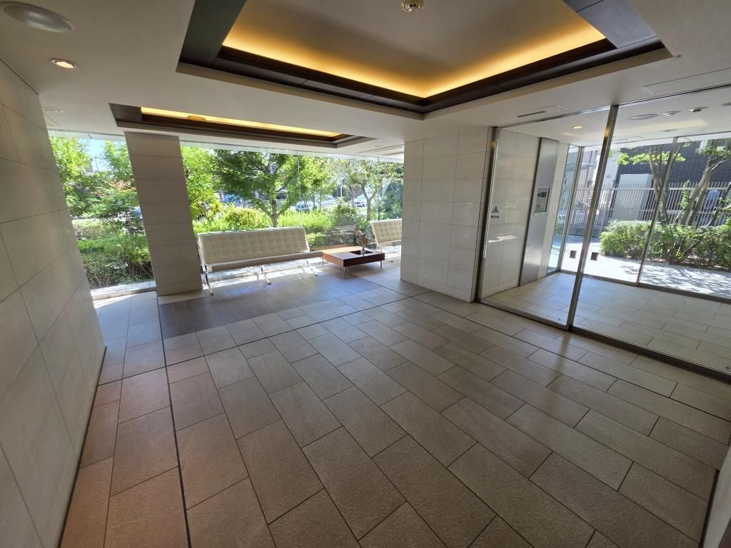 4LDK Apartment in Tsukubamirai with Balcony Views - Thumbnail 4