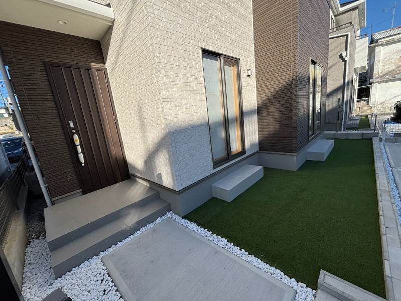 New 4LDK House in Okinawa City with Parking for 4 Cars - Thumbnail 2