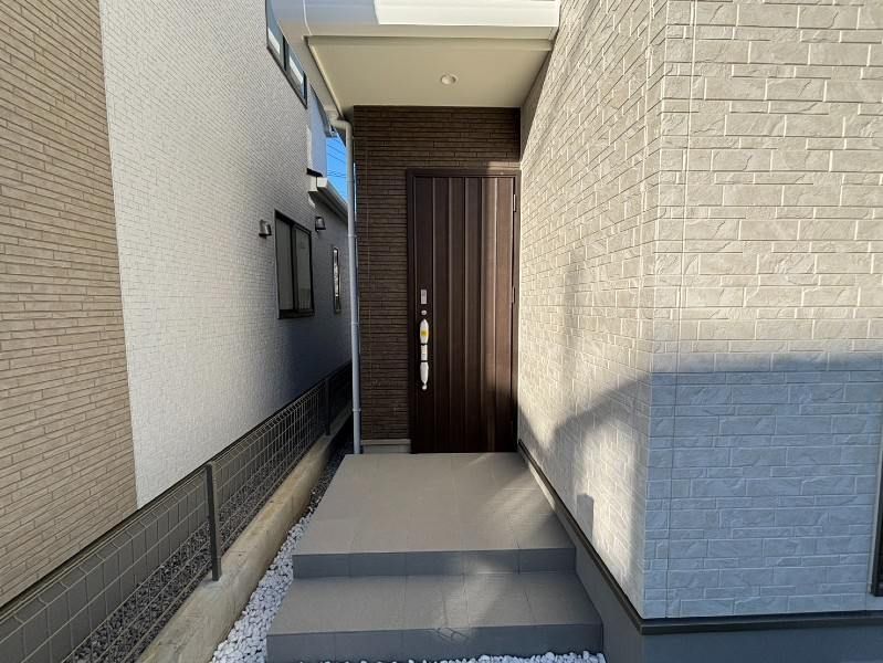 New 4LDK House in Okinawa City with Parking for 4 Cars - Thumbnail 3