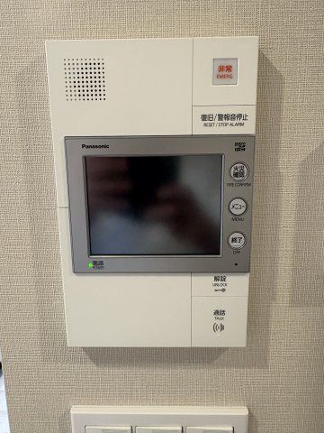 2LDK Apartment for Sale Near Wakayama Station, 72m² - Thumbnail 2
