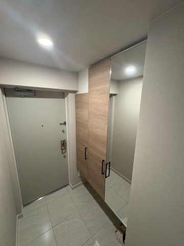 2LDK Apartment for Sale Near Wakayama Station, 72m² - Thumbnail 3