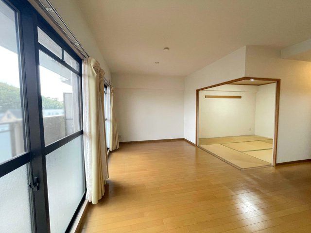 2LDK Apartment for Sale in Himeji City, Hyogo - Thumbnail 4
