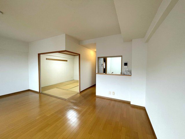 2LDK Apartment for Sale in Himeji City, Hyogo - Thumbnail 3
