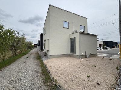 Modern 3LDK House in Aisho Town, Shiga with Cherry Blossom Views — Image 4, Aisho, Shiga