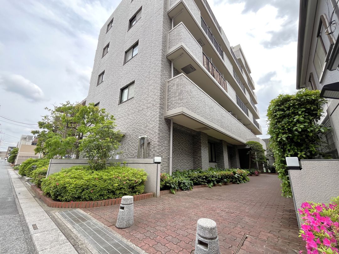 3LDK Apartment in Kawaguchi with South-Facing Balcony - Thumbnail 2