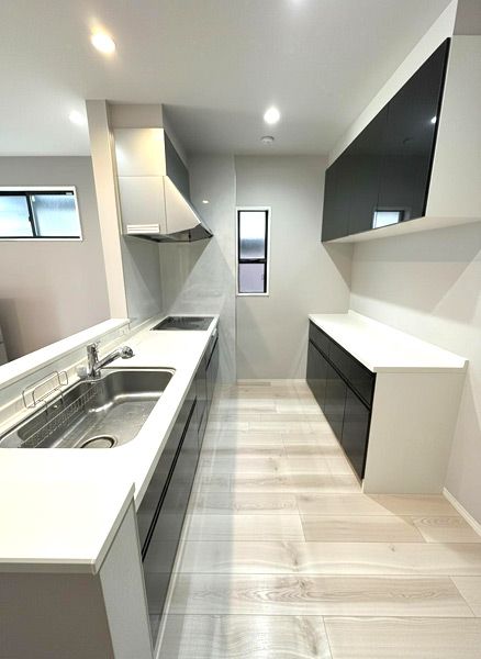 5LDK House for Sale in Fujisawa, Kanagawa - Thumbnail 2
