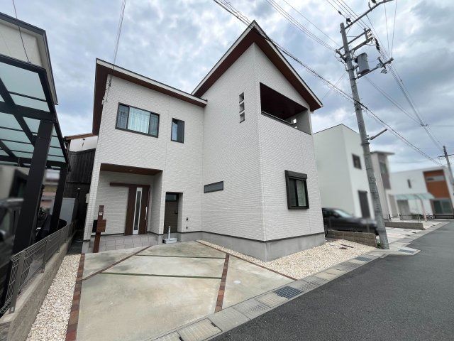Modern 4LDK Detached House for Sale in Himeji, Hyogo - Thumbnail 3