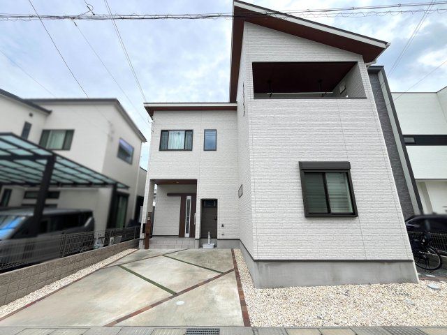 Modern 4LDK Detached House for Sale in Himeji, Hyogo - Thumbnail 2