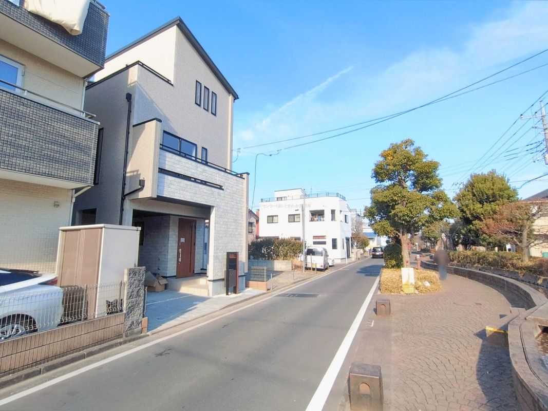 New 3LDK+S House in Shiki, Saitama with ZEH & Garage - Thumbnail 2