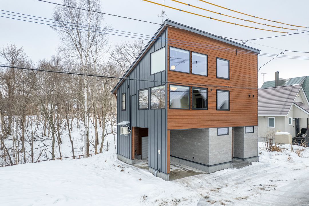 New 3-Bedroom House with Creek Views in Niseko, Hokkaido - Thumbnail 2