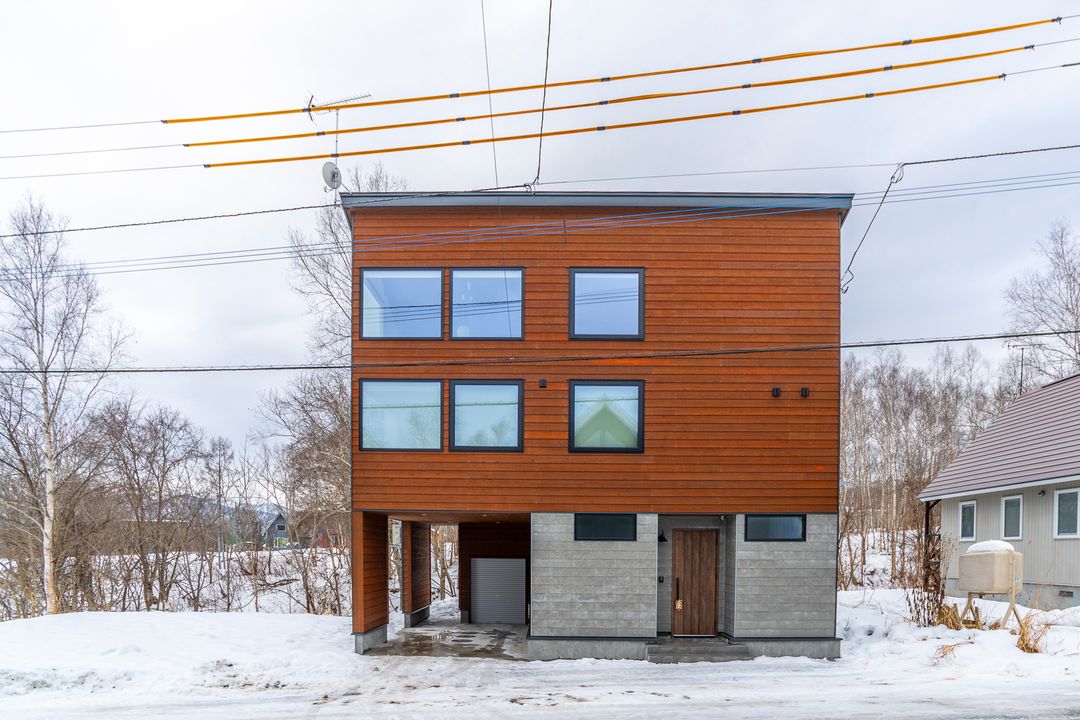 New 3-Bedroom House with Creek Views in Niseko, Hokkaido - Thumbnail 3