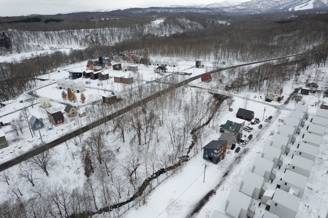 New 3-Bedroom House with Creek Views in Niseko, Hokkaido - Thumbnail 4