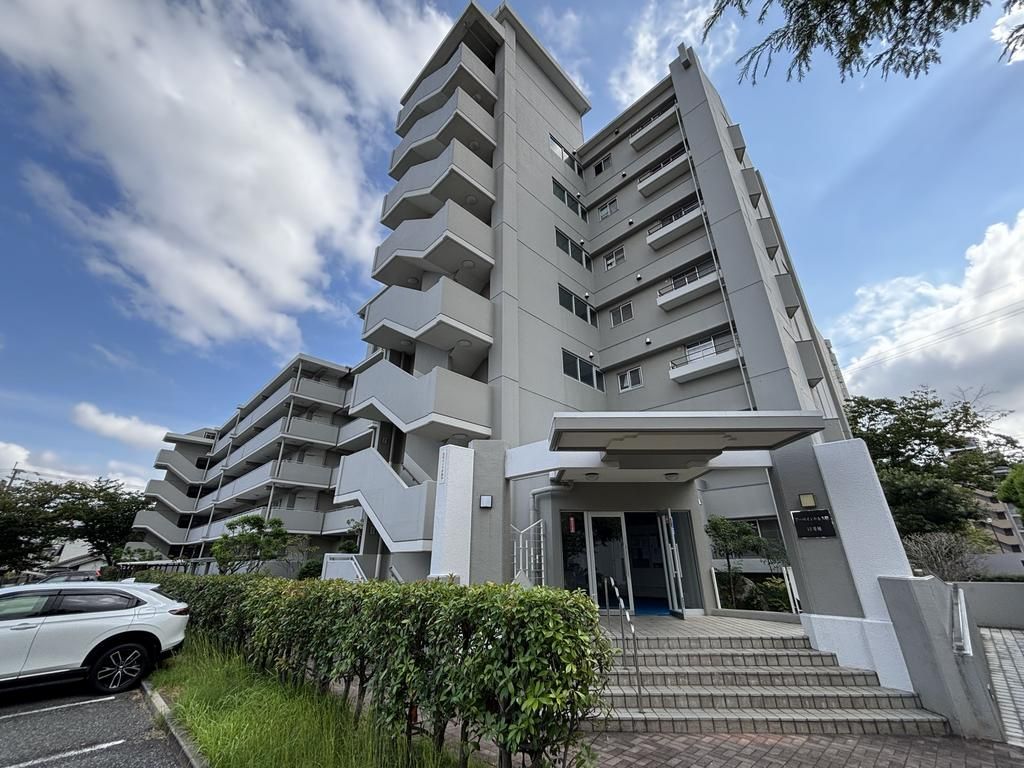 Renovated 2LDK Apartment in Fukuoka's Sawara Ward - Thumbnail 3