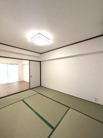 Renovated 2SLDK Condo in Okayama with South Balcony - Lions Mansion - Thumbnail 4
