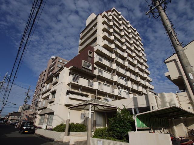 Renovated 2LDK Apartment for Sale in Yokkaichi, Mie - Thumbnail 2