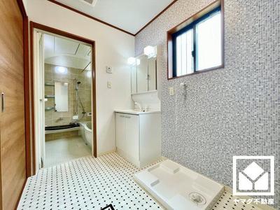 Renovated 4LDK House for Sale in Yawata, Kyoto with 2 Parking — Image 1, Yawata, Kyoto