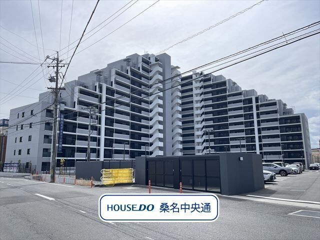 3LDK Apartment in Laurel Square Yokkaichi Tomita, Mie - Image 1