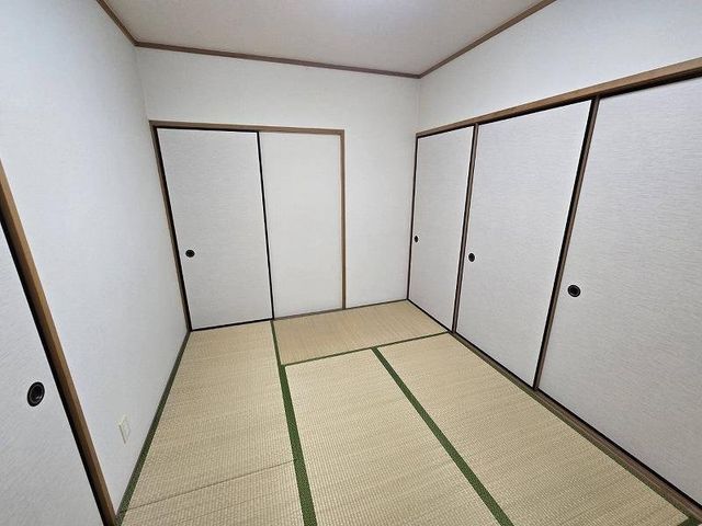 Grand Palace Asakawa Adventia 4LDK Apartment in Kitakyushu - Thumbnail 4