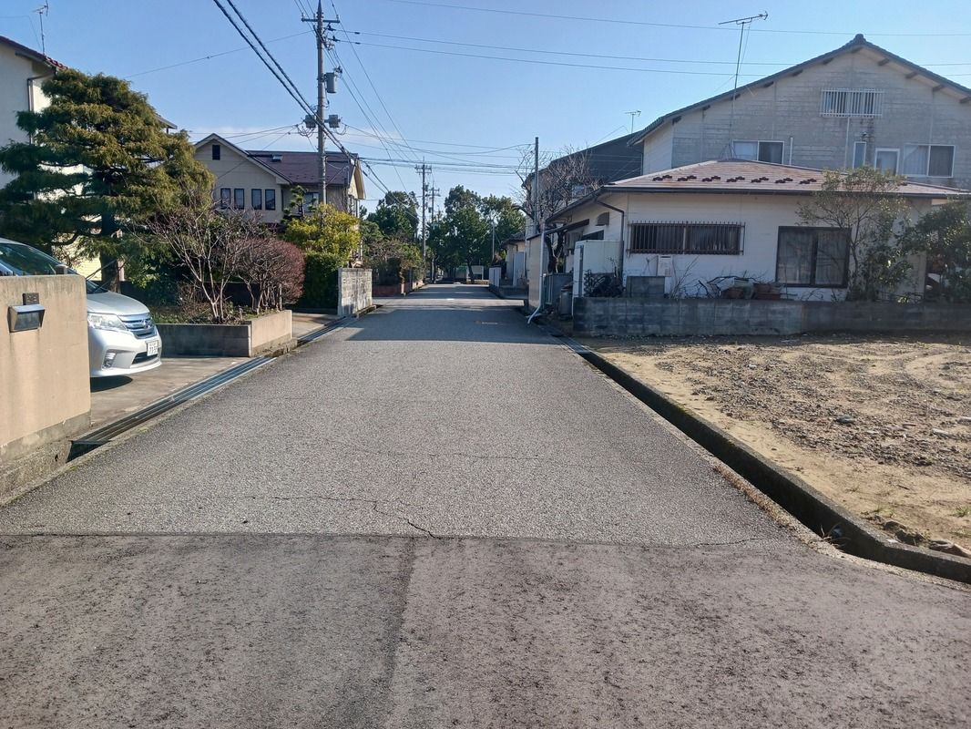 New 3LDK House for Sale in Hakusan City with Solar Panels - Thumbnail 4