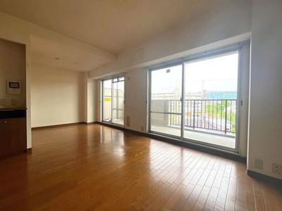 Spacious 3LDK Apartment Near Katano Station, Osaka — Image 3, Katano, Osaka