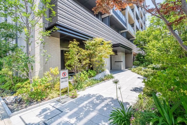 Premist Otsukyo 14F 3LDK Apartment with Lake Biwa View | Otsu - Thumbnail 2